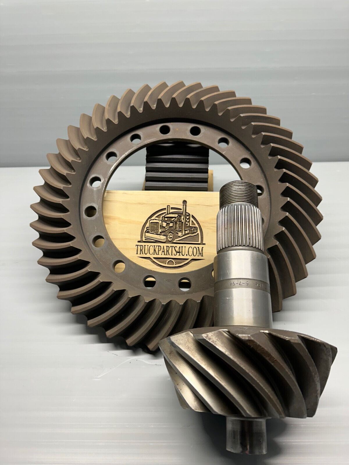 390KG213X Dana/Spicer S400 Rear Gearset – 3.21 Ratio, Genuine New (Replaces International 2500199C91)